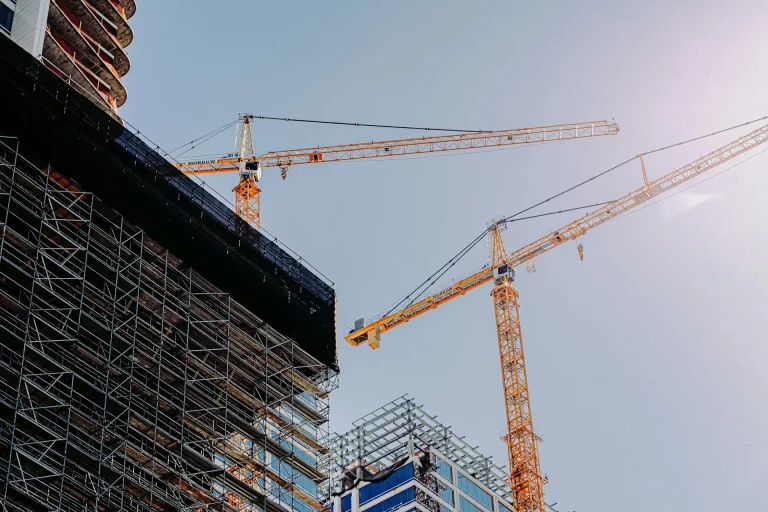 Marketing para Empresas de Construcción 2026: Cómo Conseguir Más Obras y Mejor Ticket